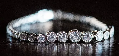 Diamant-Armband mit rund gefassten Brillanten in Weißgold